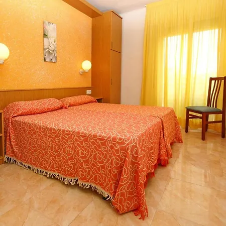 In With A Shared Pool Appartement